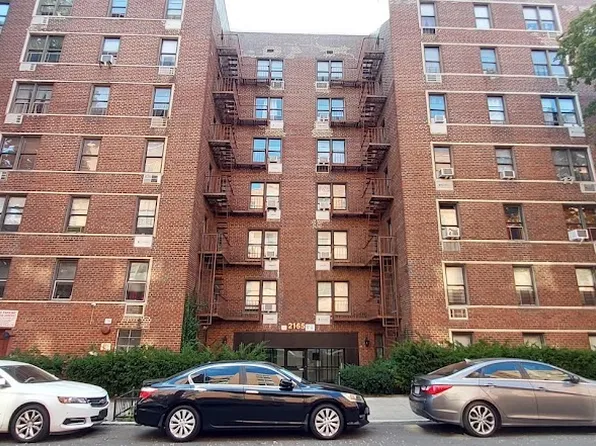 2165 Matthews Avenue image 3 of 20