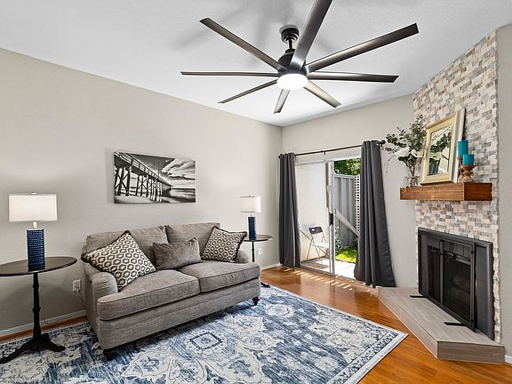 3rd image of 5094 Glenmont Dr