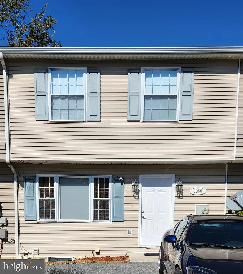8859 Picadilly Cir photo 1