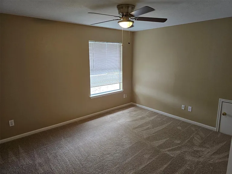 1820 Branch Hill Dr — Photo 28