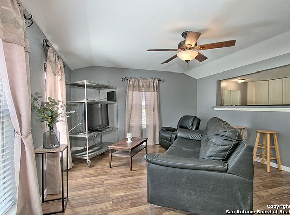 4th image of 515 Freeman Dr