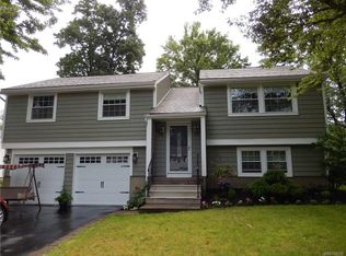 4881 Springway Ln, Hamburg, NY 14075