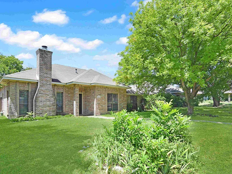 4514 Lone Star Trl — Photo 2