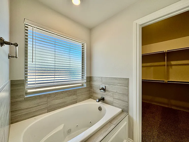 16220 Marsha Dr — Photo 16