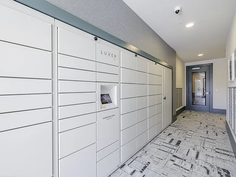 24/7 Luxer Package Lockers