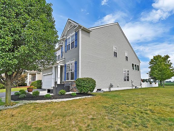 3rd image of 232 White Elm Dr