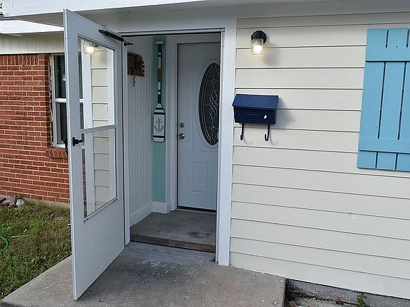 2nd image of 110 Saratoga Cir S