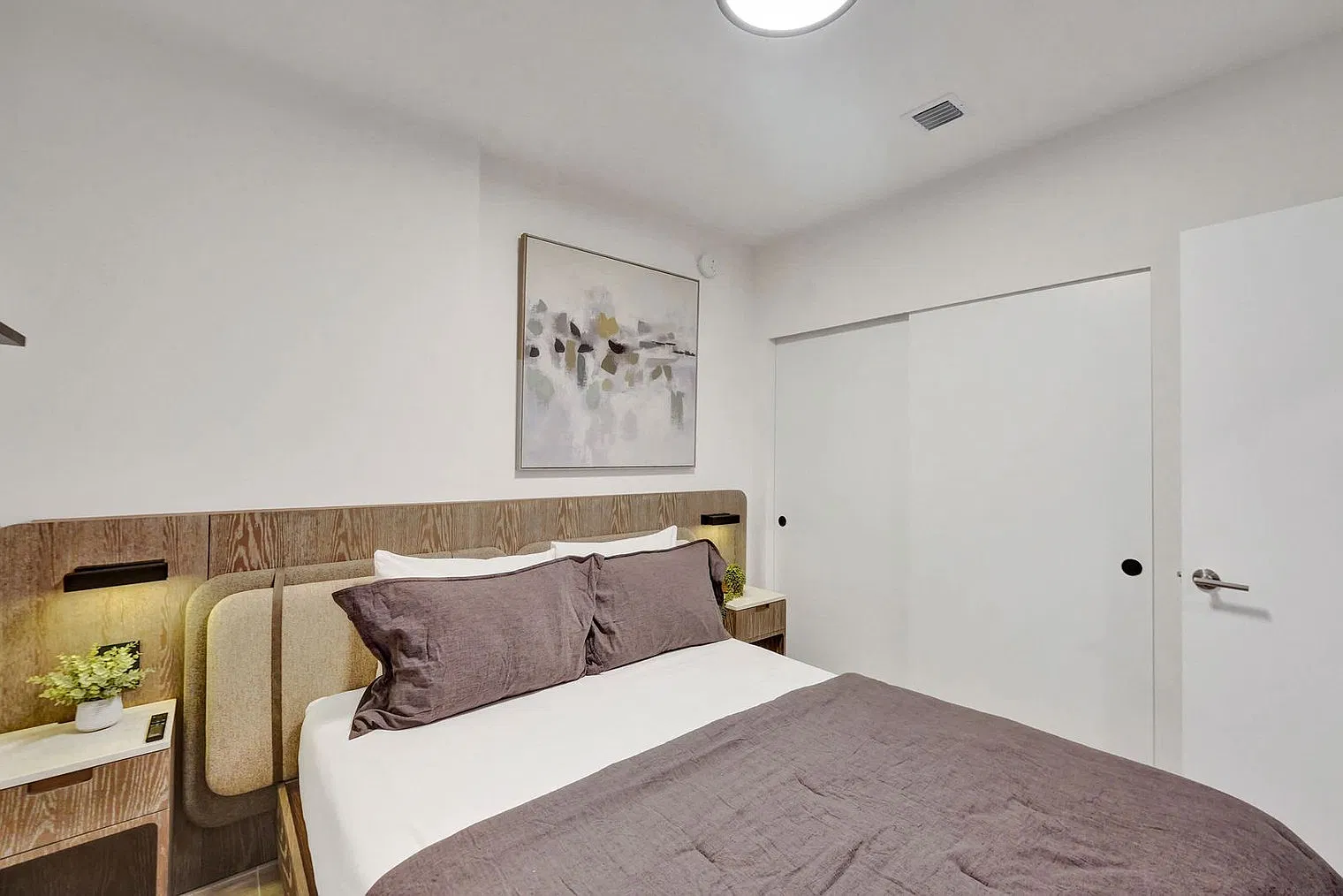 1 bed, 1.0 bath, 592 sqft, $8,340 — Photo 4