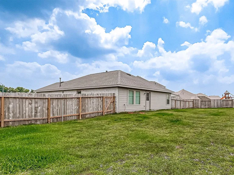 3426 Golden Amber Ct — Photo 18