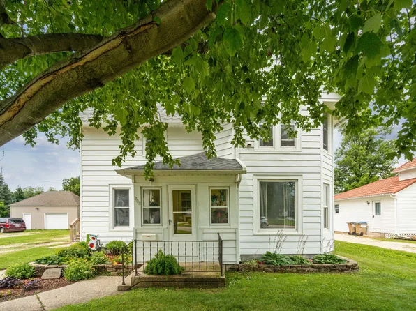 708 N Franklin St, Manchester, IA 52057
