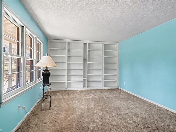 3rd image of 405 Idlewild Dr