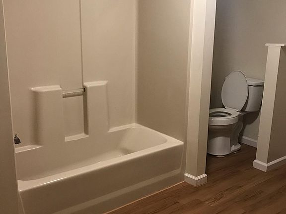 5th image of 372 Castle Frk APT D