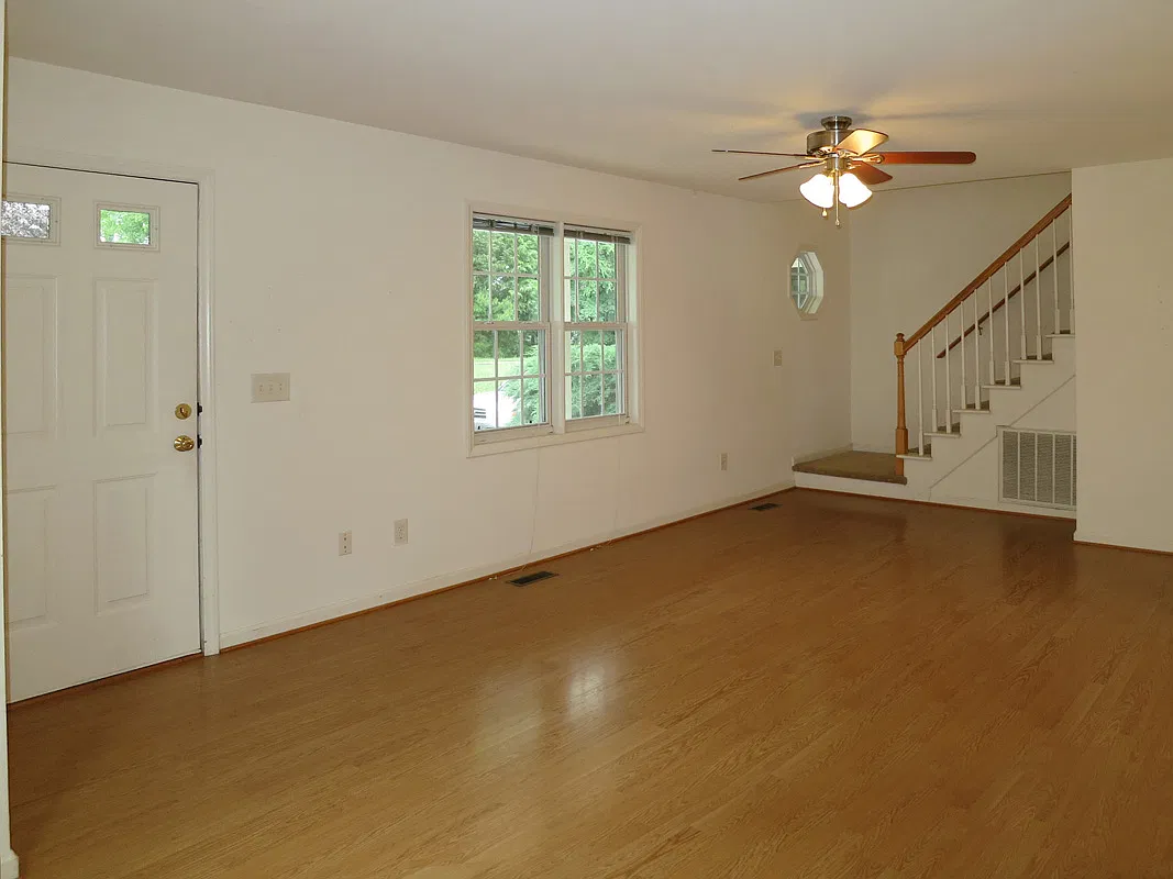 3 bed, 1350 sqft, $2,450 — Photo 3