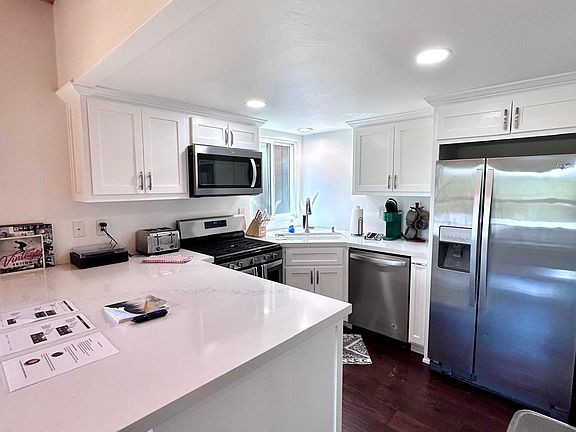 3rd image of 1803 Nob Hill Dr