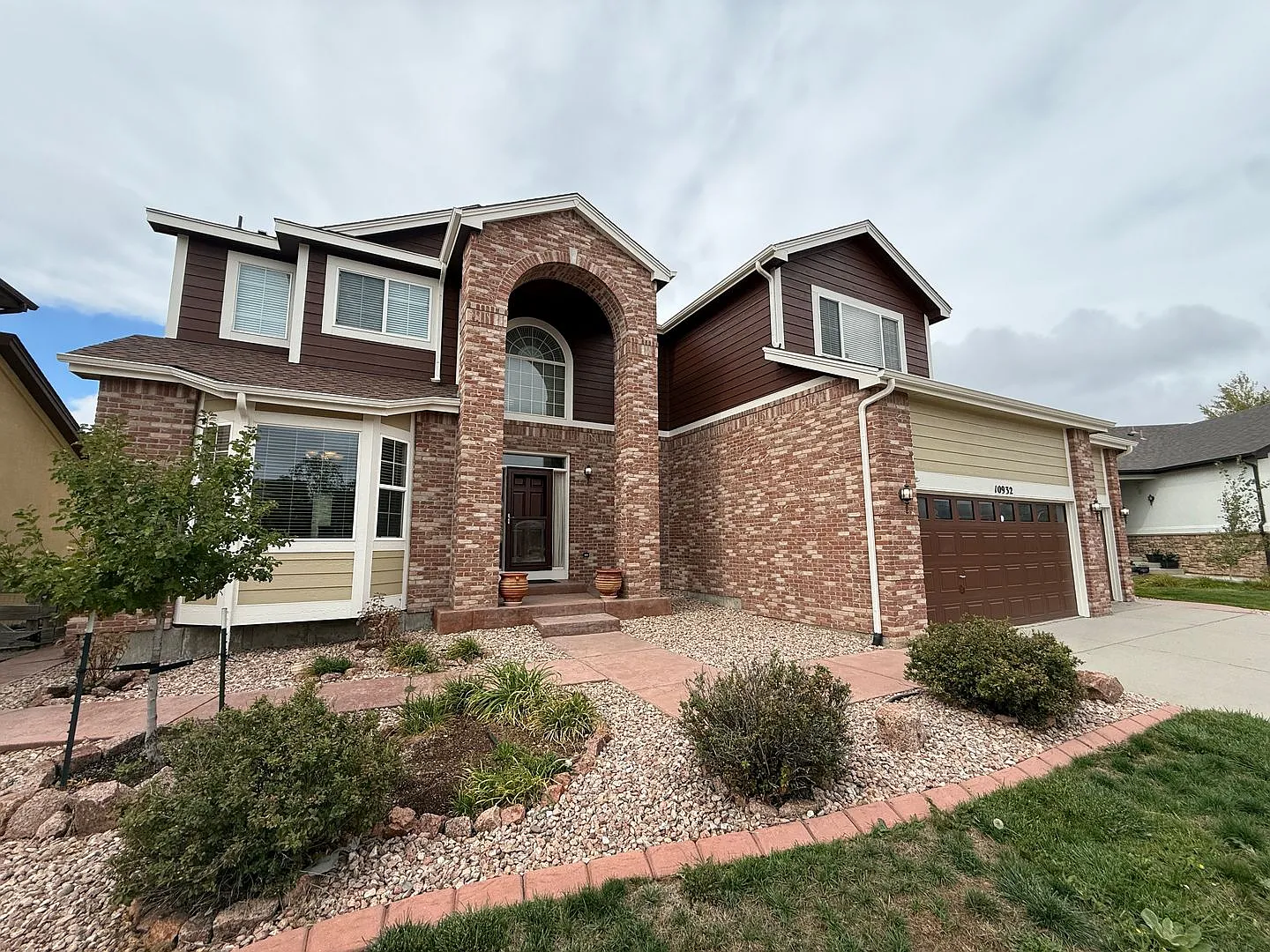 Spacious 5-Bedroom Home with Great Outdoor Living — Photo 3