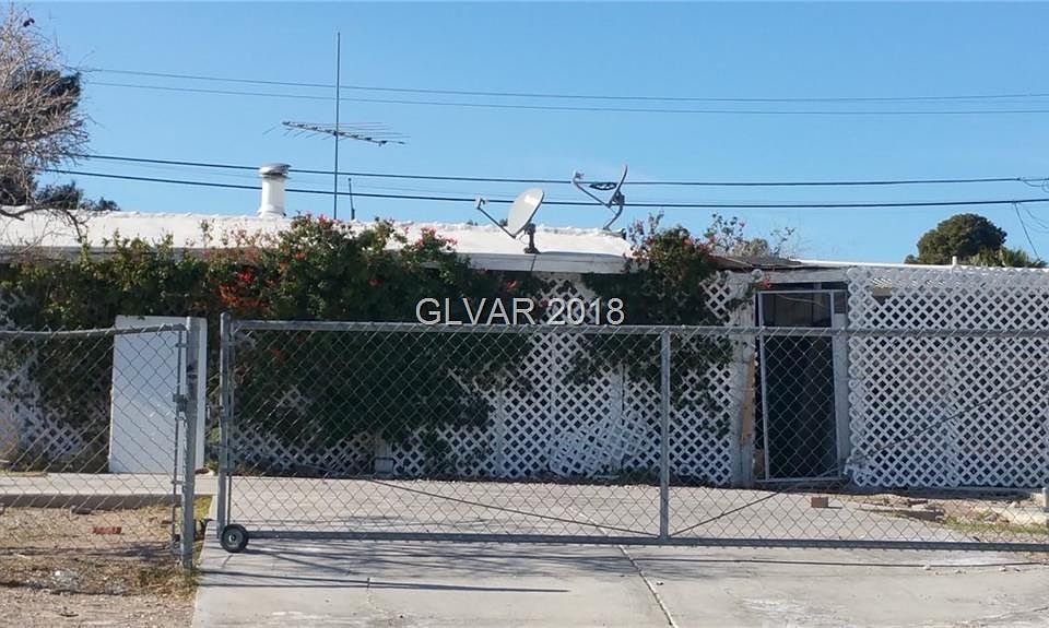 1st image of 3514 Center Dr #3