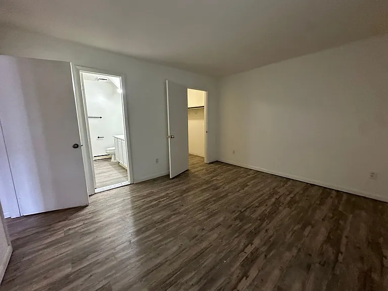 University Park Apartments near Cornell University — Photo 179