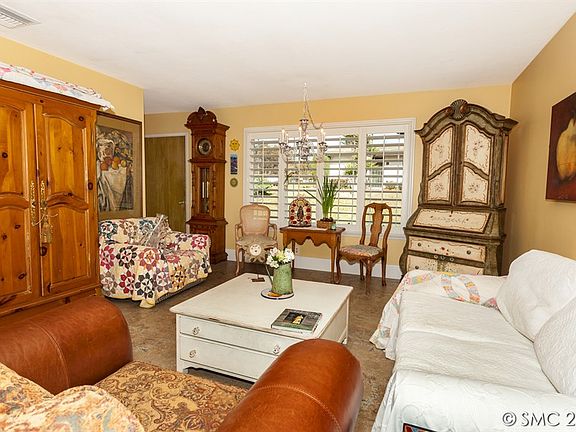 3rd image of 3566 Bartlett Ave