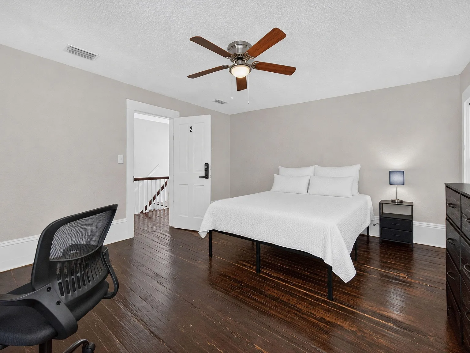 3 bed, 2.0 bath, 1720 sqft, $1,027 — Photo 3
