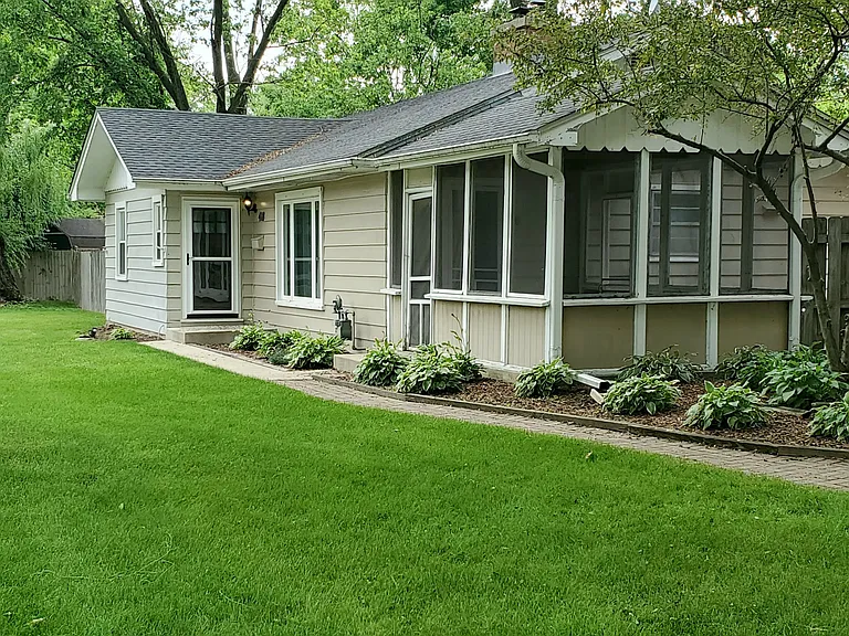 418 E High St — Photo 1