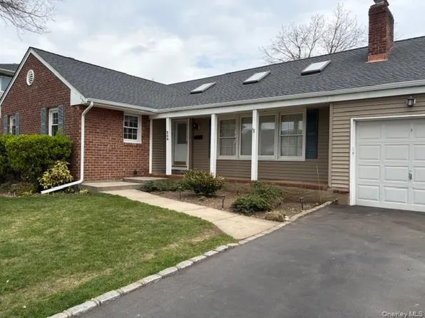 209 Brompton Rd, Garden City, NY 11530