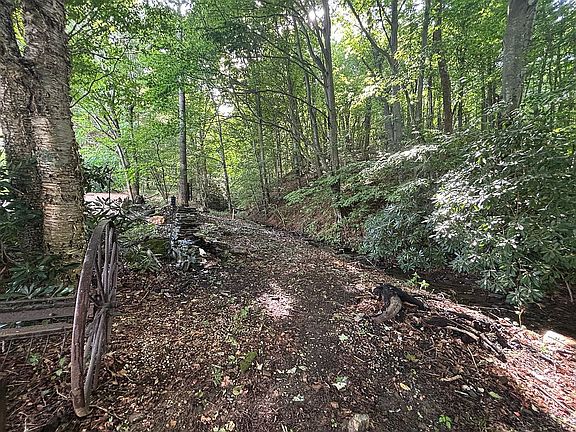 2nd image of 340 Rocky Gap Rd