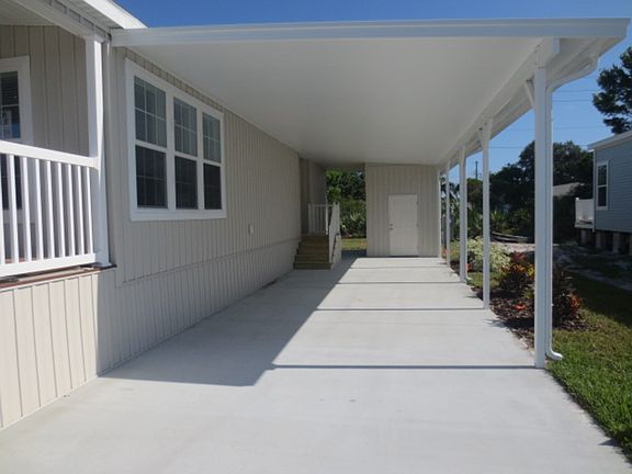 2nd image of 1084 W Lakeview Dr
