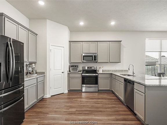 4th image of 2038 Viva Rd
