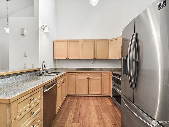 4th image of 12037 100th Avenue NE #206