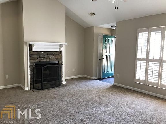 4th image of 36 Saint James Pl
