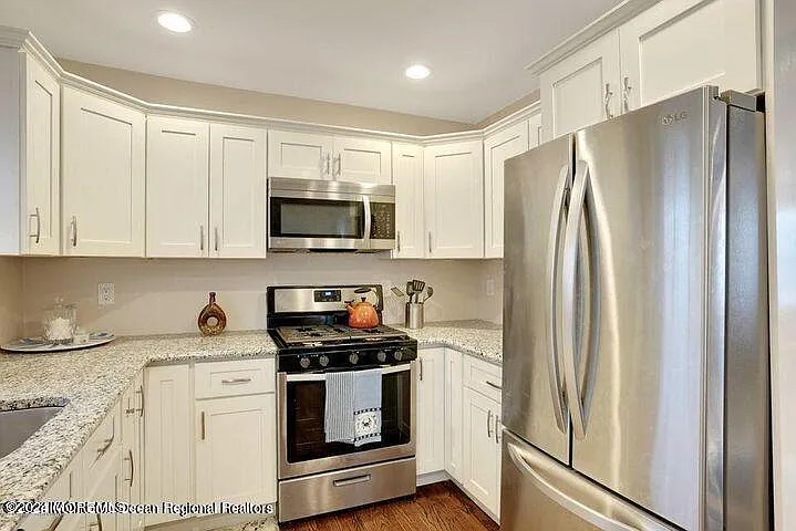272 Hearn Ave — Photo 6