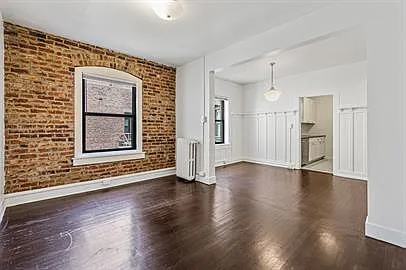 Adams Apartments — Photo 6