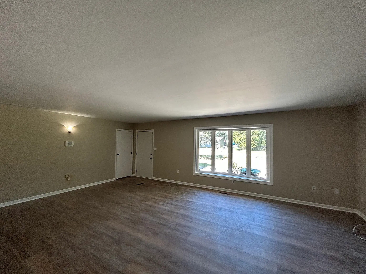 4 bed, 1864 sqft, $2,300 — Photo 2