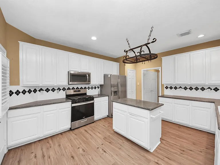 23003 Governorshire Dr — Photo 21