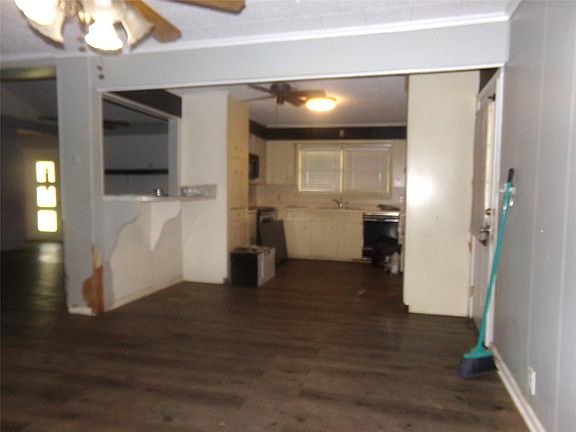 5th image of 402 N Summit St