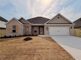 647 Primitivo Ave, Tontitown, AR 72762