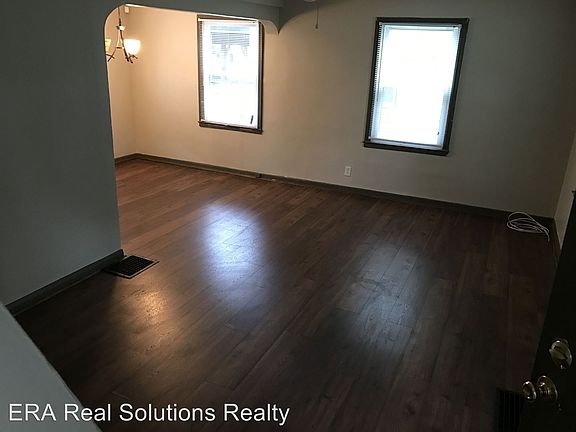 2nd image of 2945 Norwood St #1