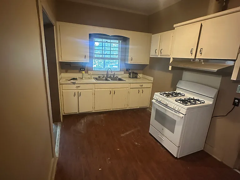 145 Monvil Ave — Photo 4