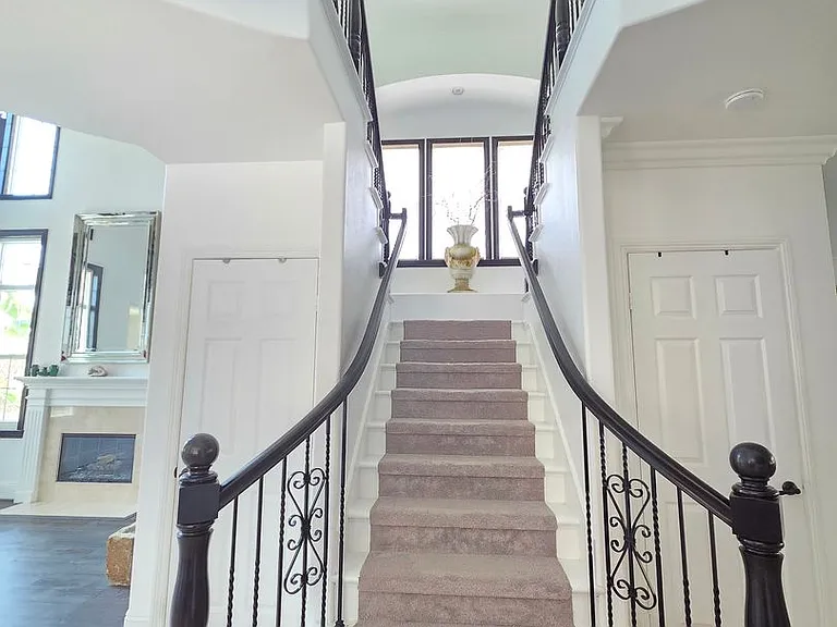 2819 Savannah Ct — Photo 7