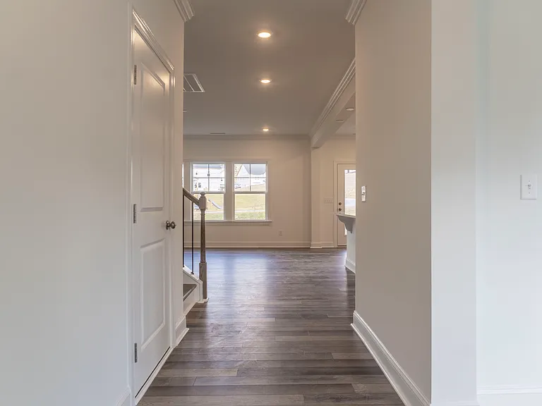 725 Hardin Hill Ln — Photo 3