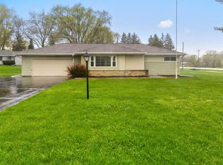 W150N6381 Papoose Dr, Menomonee Falls, WI 53051