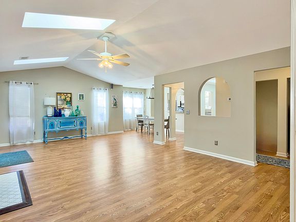 4th image of 1246 Llewellyn Rd