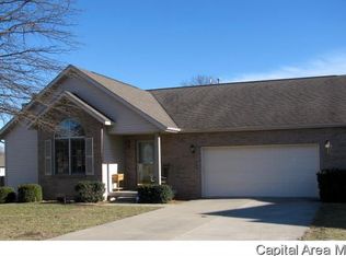 16 Spring St, Riverton, IL 62561