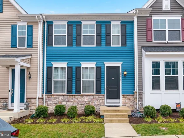 18245 Summit Pointe Dr, Triangle, VA 22172