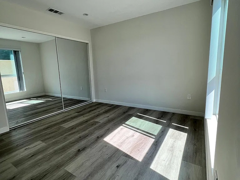 2314 Montrose Ave #E — Photo 8