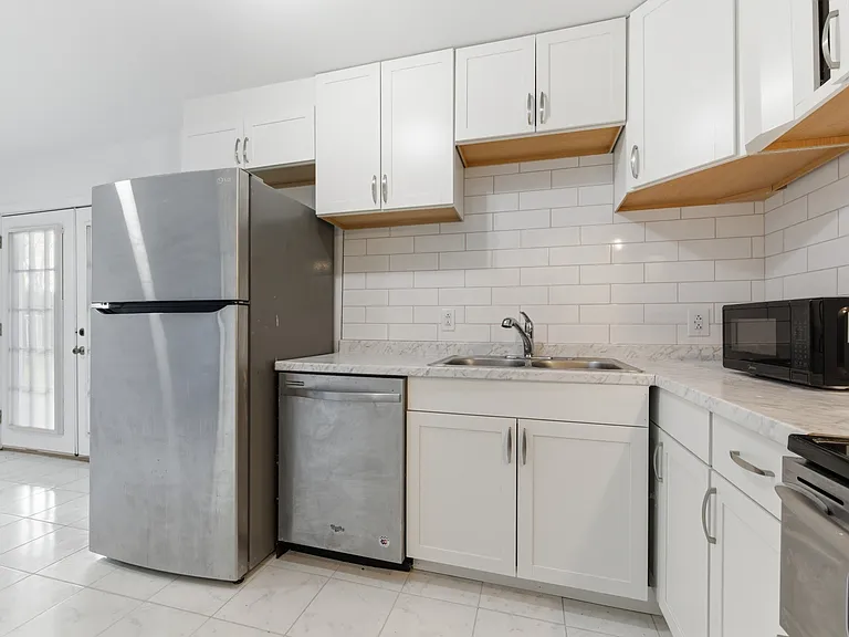 731 McPherson Dr — Photo 9