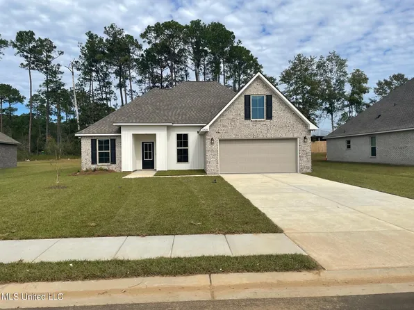 11428 Memphis Cir, Ocean Springs, MS 39564