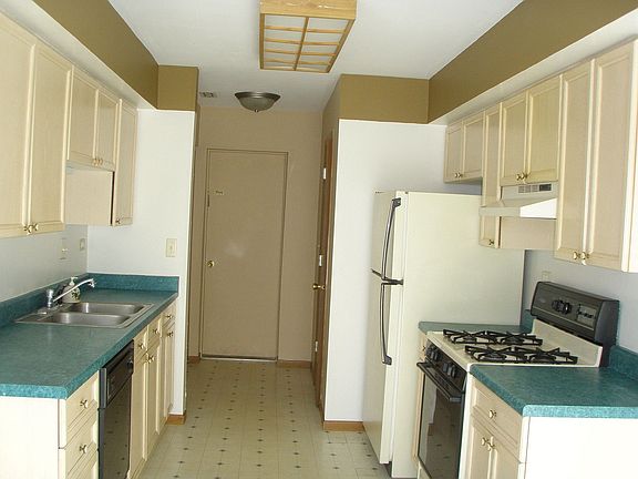 5th image of 1166 Greenwood Cir