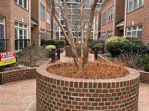 Colonial Terrace Piazza