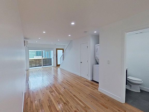 5th image of 818 N Van Ness Ave APT 4